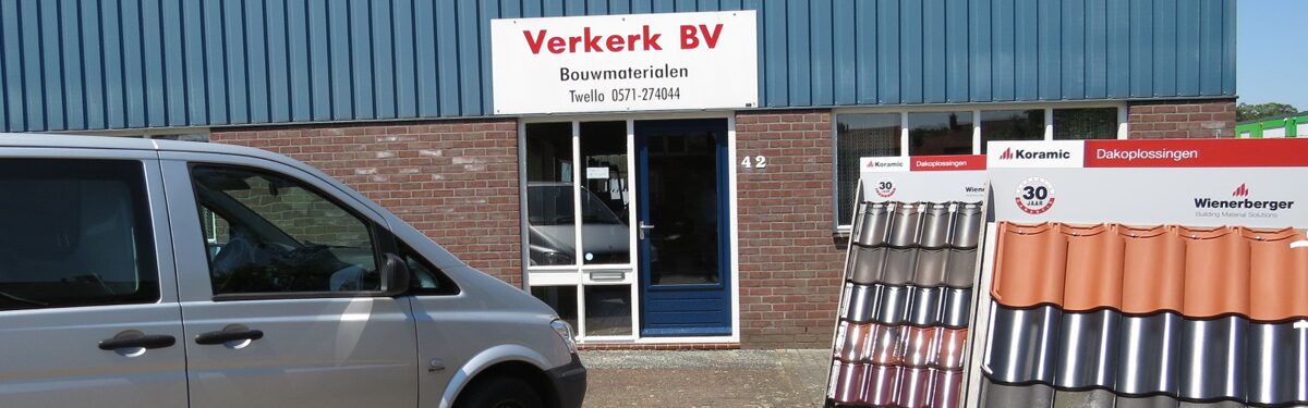 Het bedrijfspand en terrein van Verkerk Bouwmaterialen in Twello